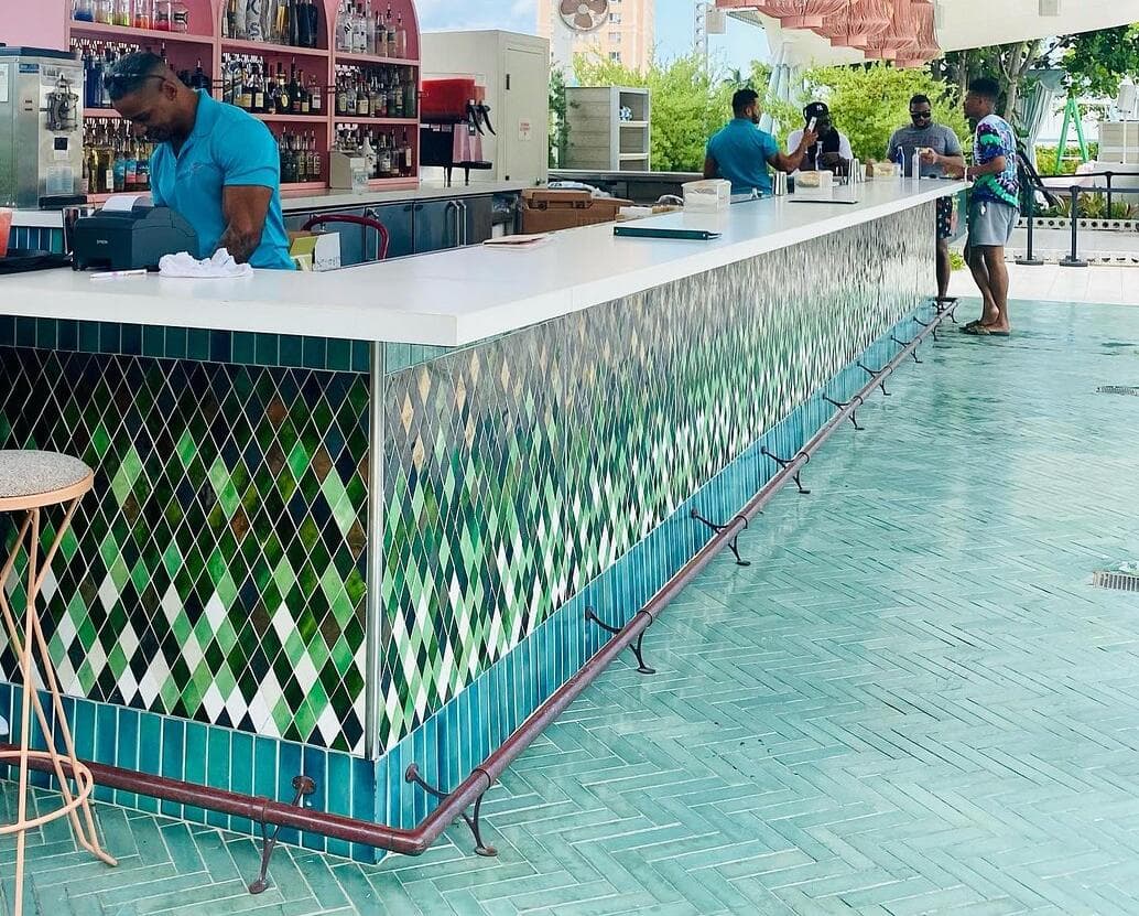 The Atoll Bar & Grill — Lieu réel