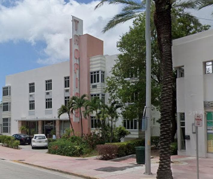 Tropics Hotel — Lieu réel