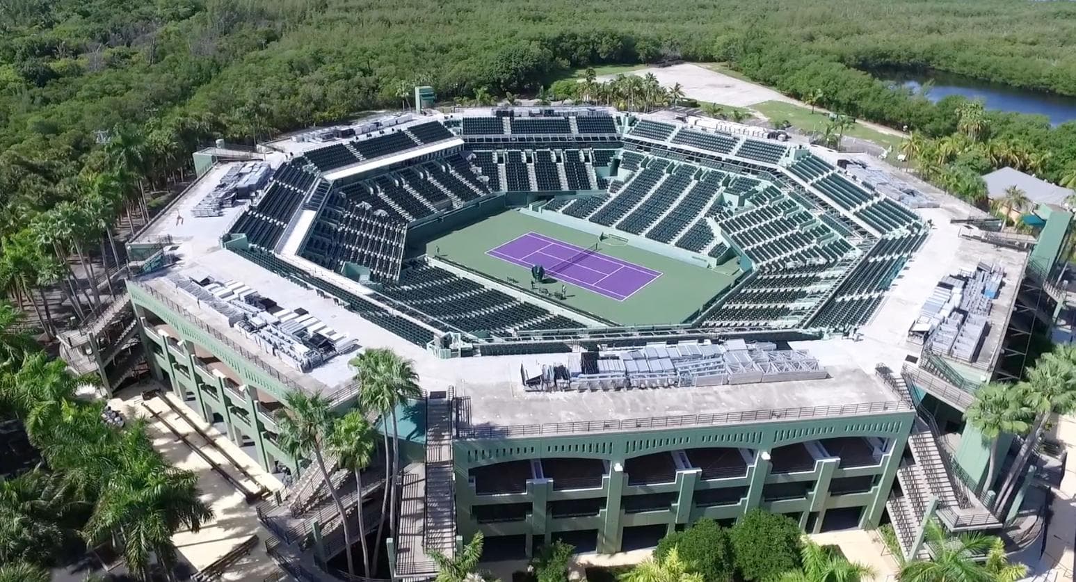Tennis Stadium — Lieu réel