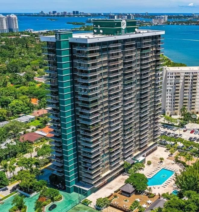 Palm Bay Yacht Club Condominium — Lieu réel