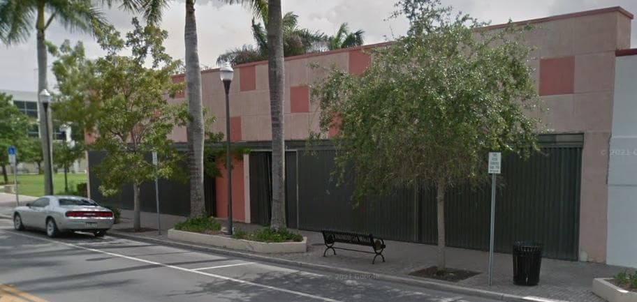112 N Krome Ave — Lieu réel