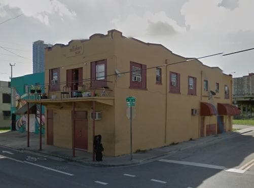 1351 NW 1st Ct — Lieu réel