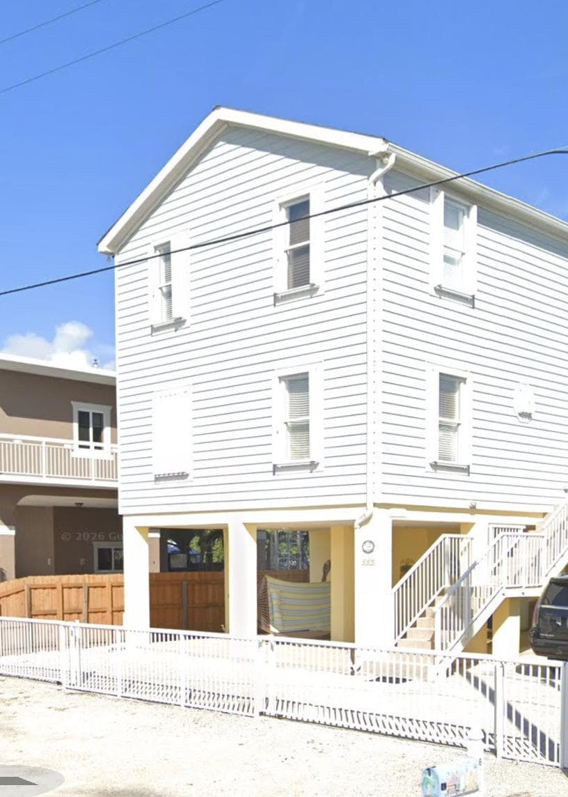 "House D" — Lieu réel
