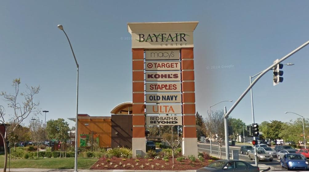 Evergreen Mall Sign — Lieu réel