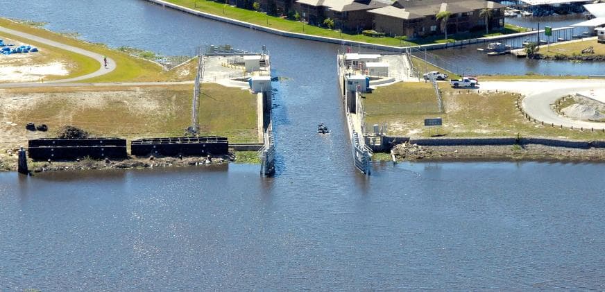 Clewiston Lake Okeechobee Waterway Lock — Lieu réel