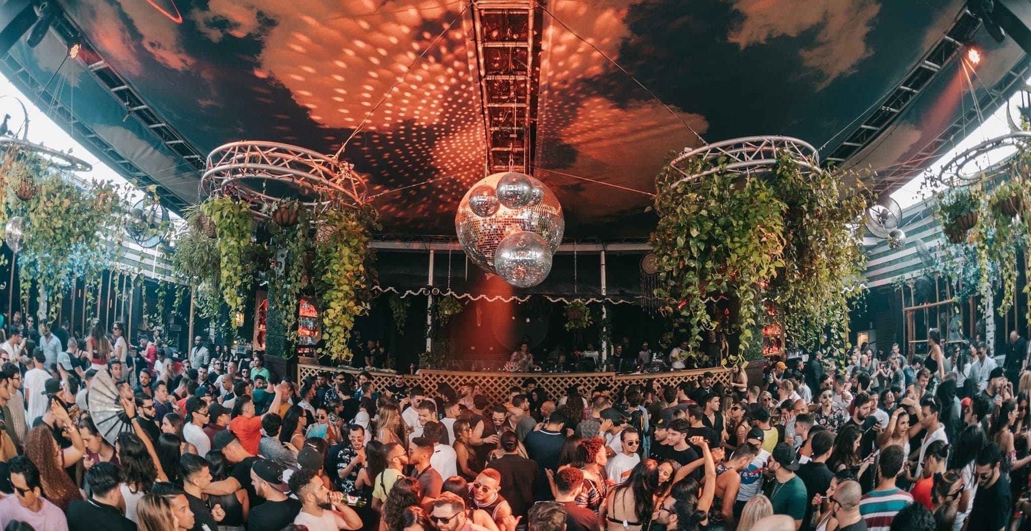 Club Space — Lieu réel