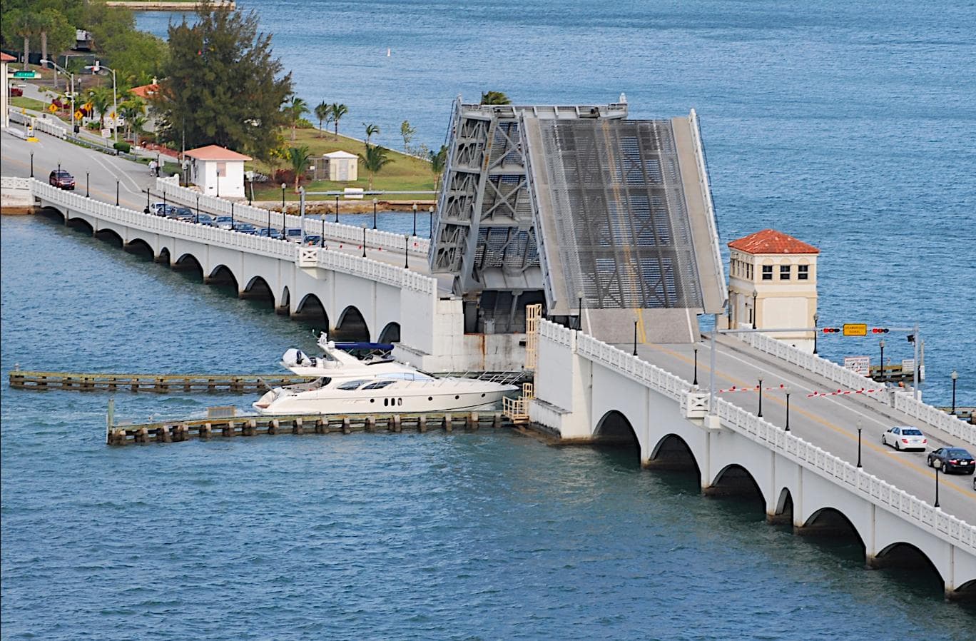East Venetian Causeway Bridge — Lieu réel