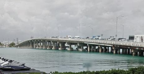 MacArthur Causeway Bridge — Lieu réel